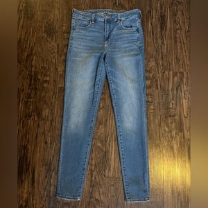 American Eagle Skinny Jeans Women’s sz 12 (next level stretch)